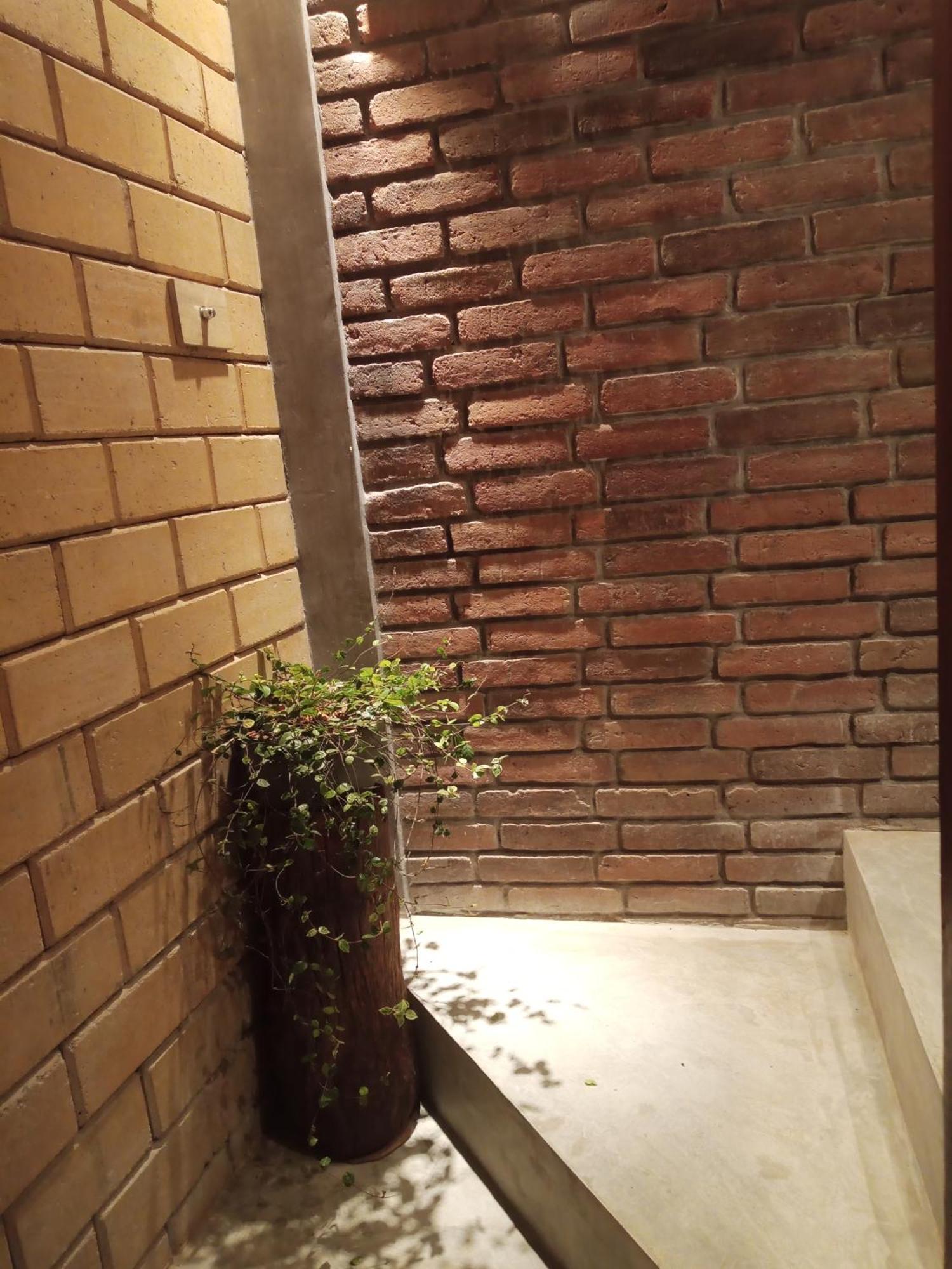 The Brick Wonder Hotell Habaraduwa Central Eksteriør bilde